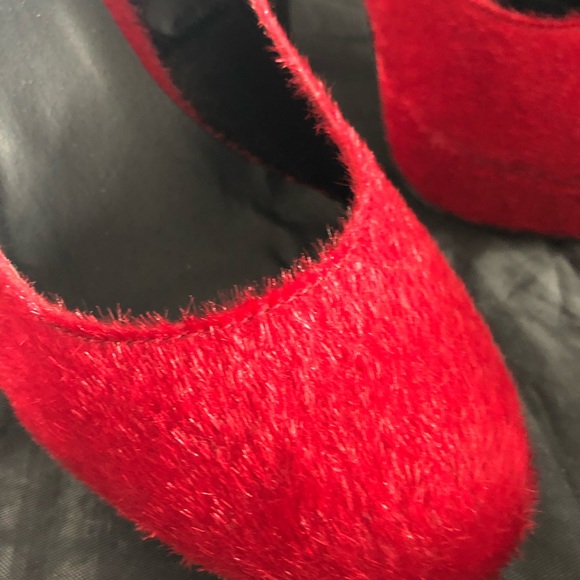 Red Pumps - Picture 5 of 7